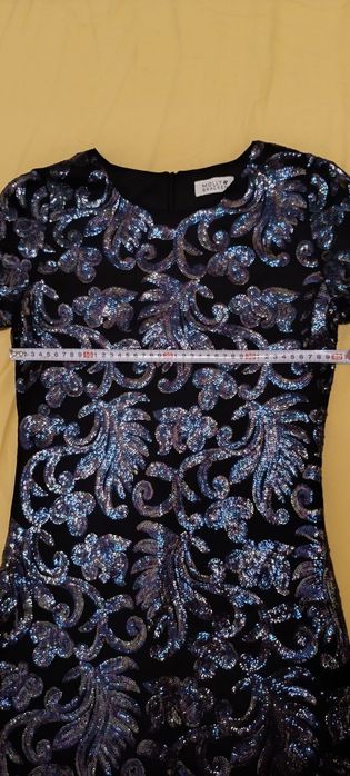 Черна официална рокля с пайети