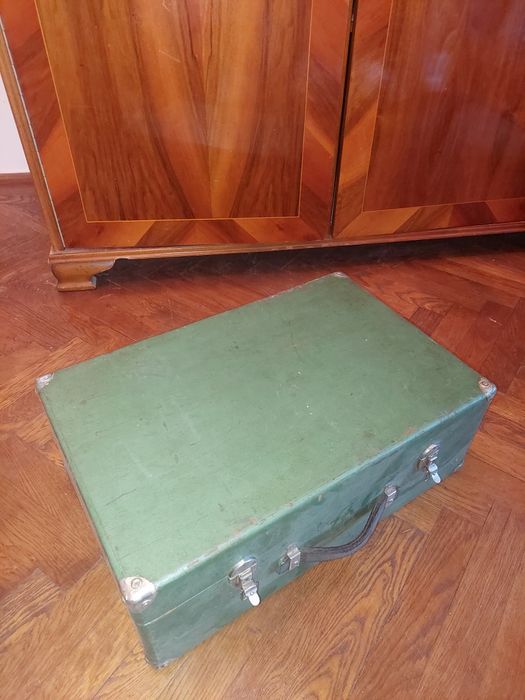 Geamantane vintige de vânzare