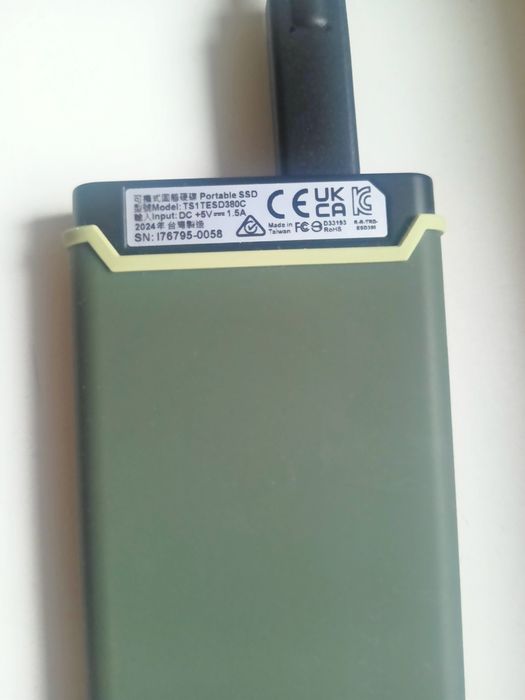 Продам внешний SSD диск. 1 TB. Почти новый.