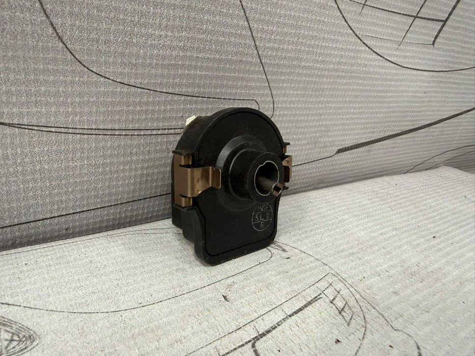 Actuator control suspensie Lexus GS 300 350 430 450H COD: 8924130041 2009 / [2005-2012] / (5B2)