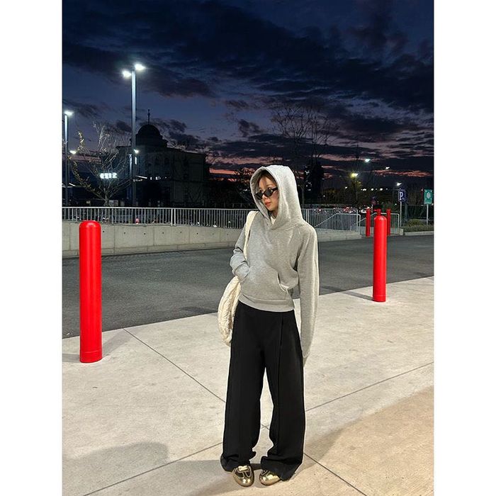 серое худи чучтуь теплое