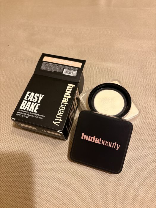 Pudra Huda Beauty