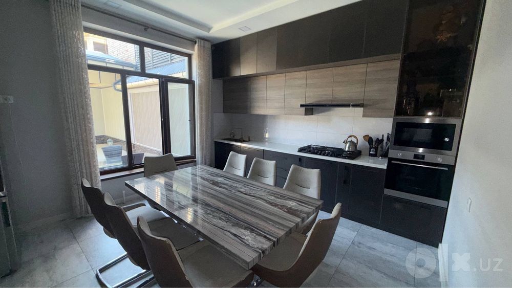 Продажа дома на 4 сотках 450 м2. Цена 270 000