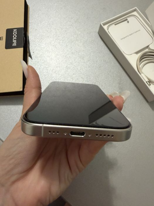 Vând iPhone 15 Pro, 256 Gb