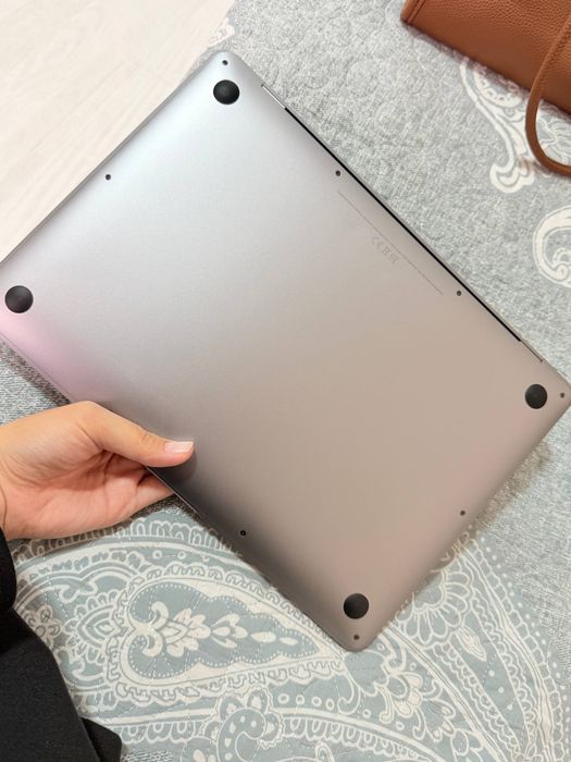 Macbook air 13. M1 space grey yangi