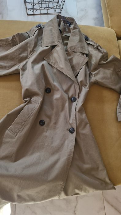 Петролено зелен тренчкот Zara
