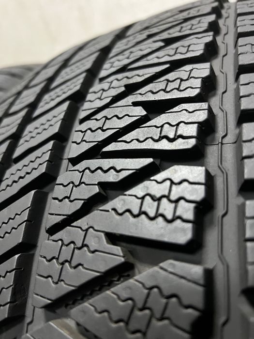 285/45/19 Kumho - 4бр., като Нови!