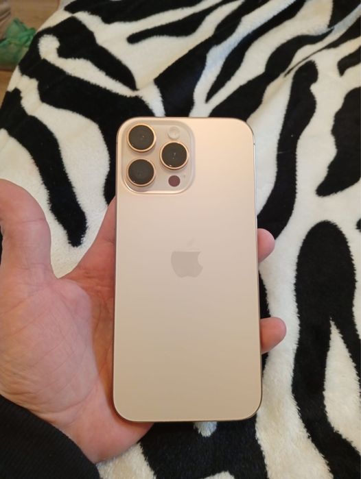 Vand iphone 16 pro max aspect 10-10 baterie 100%