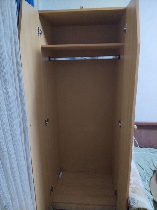 Шкаф-гардероб продам