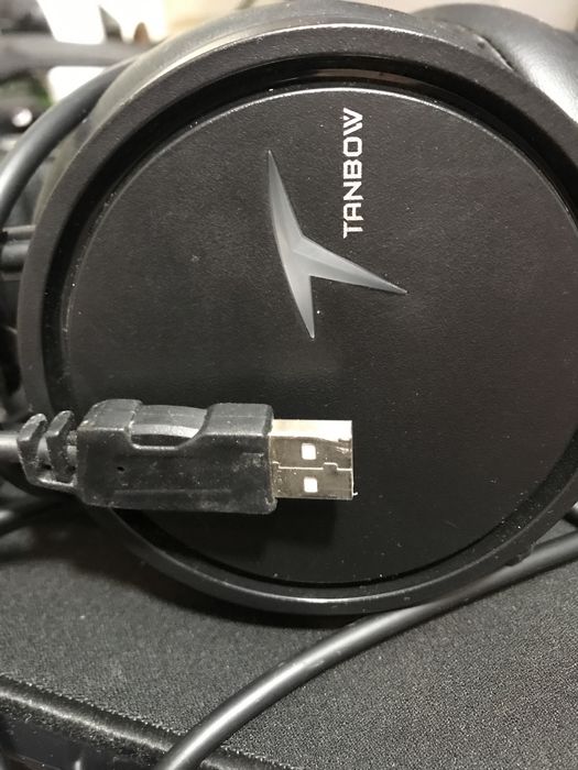 Продам проводные наушники