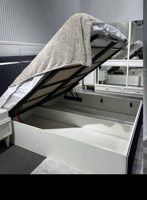 Спальный кровать с 2 тумбой