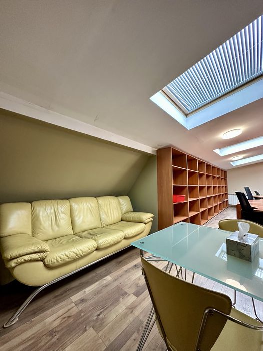 Офис под наем, център, след ремонт