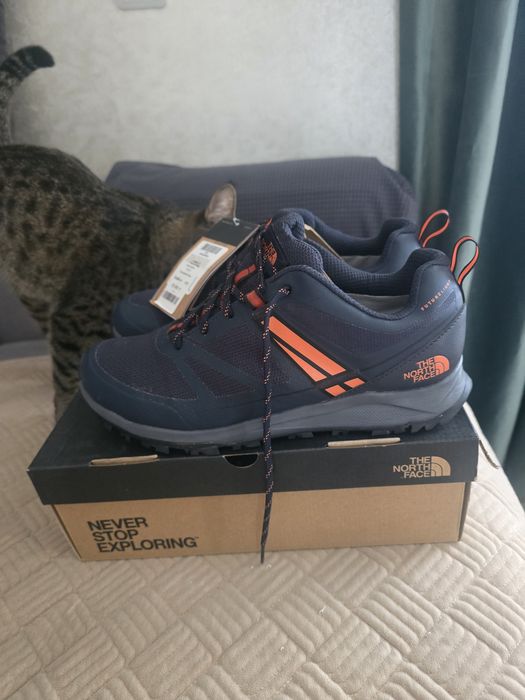 44 размер. Кроссовки the north face.