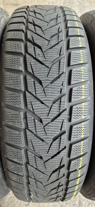 4 anvelope iarna Vredestein 225/70/16.Pretul este pe bucata.