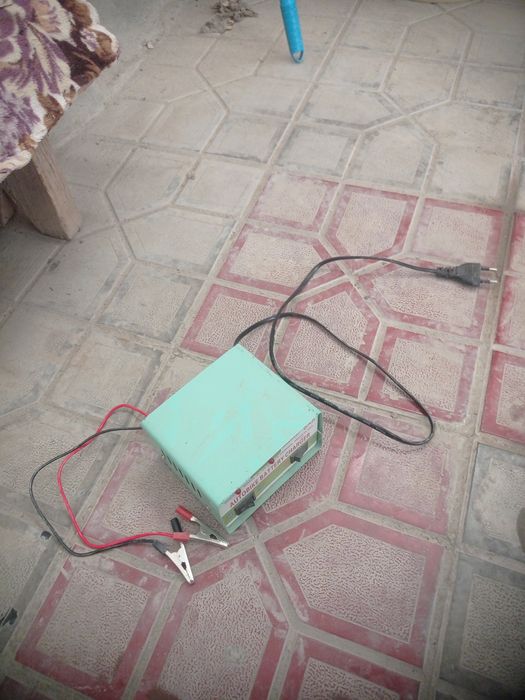 Akumlator zaryadchik