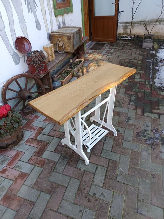 Masa , comoda artizanala din mașină de cusut