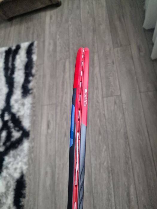 Vand racheta Yonex V core