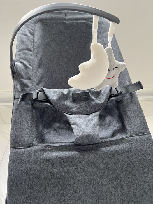 Balansoar pentru bebelusi Kidnort, ergonomic, cu centura de siguranta, bara de protectie detasabila, pliabil, culoare gri