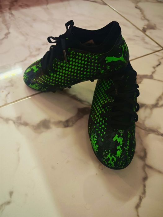 Футболни бутонки