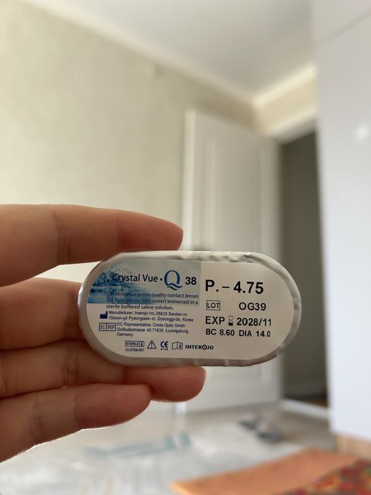 Продам контактную линзу