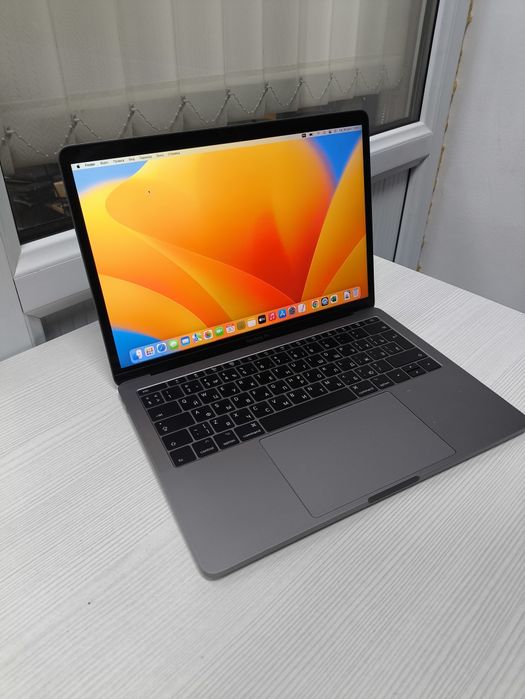 MacBook Pro 2017 Core i5 / 8GB RAM / SSD 128GB
