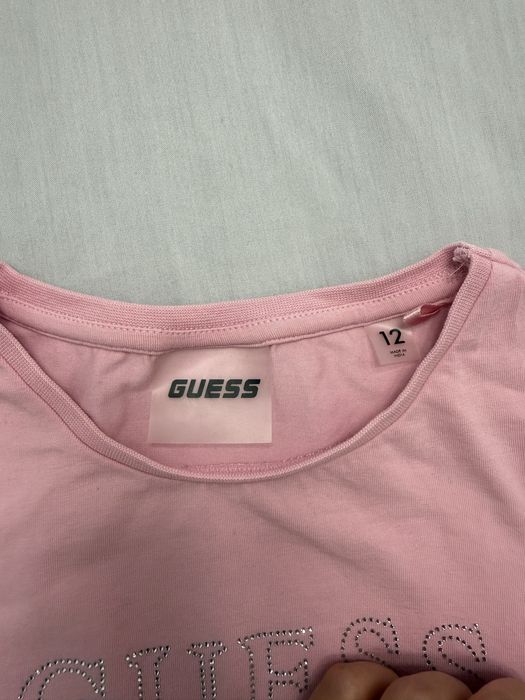 Розова блуза на Guess за 12 години