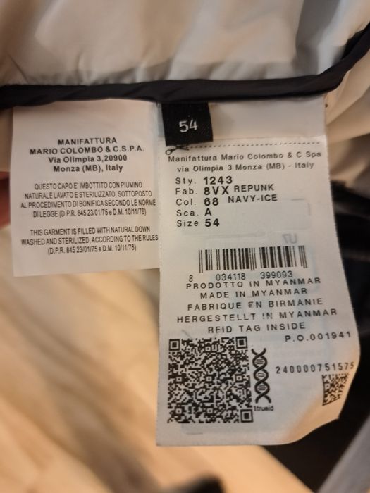 Vând geaca cu puf Colmar originală