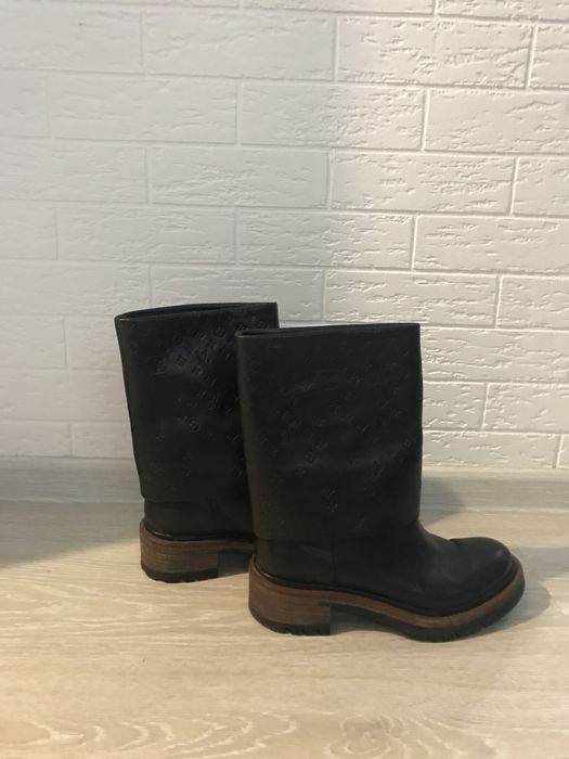 Продаю женские сапоги