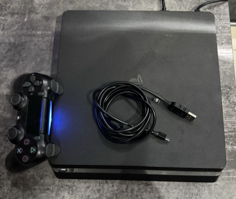 Продается Playstation 4 Slim 1000 гб