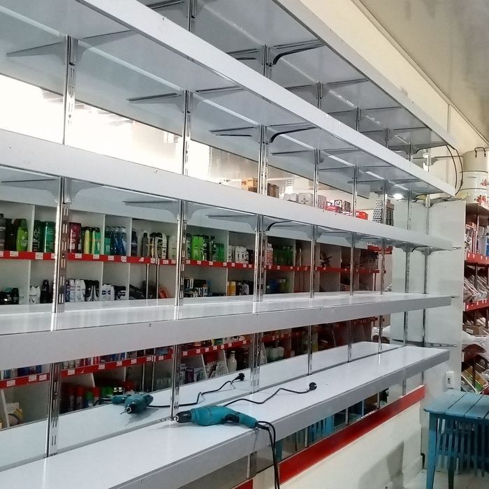 Полки и прилавки