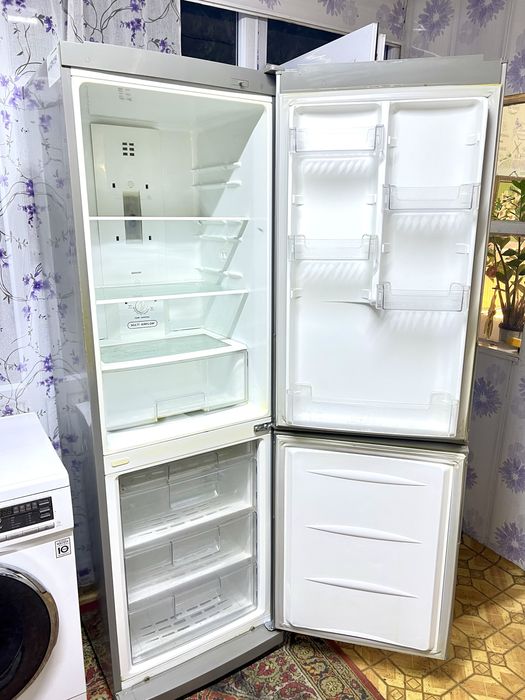 Продам Холодильник с Машинкой