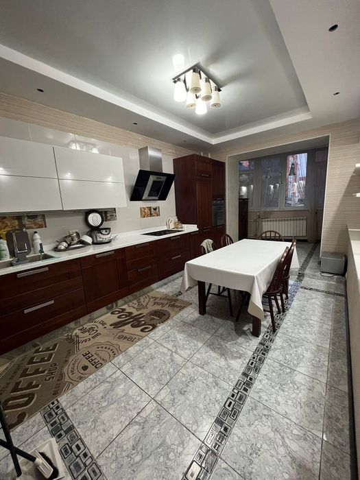 Продается 4 комнатная квартира