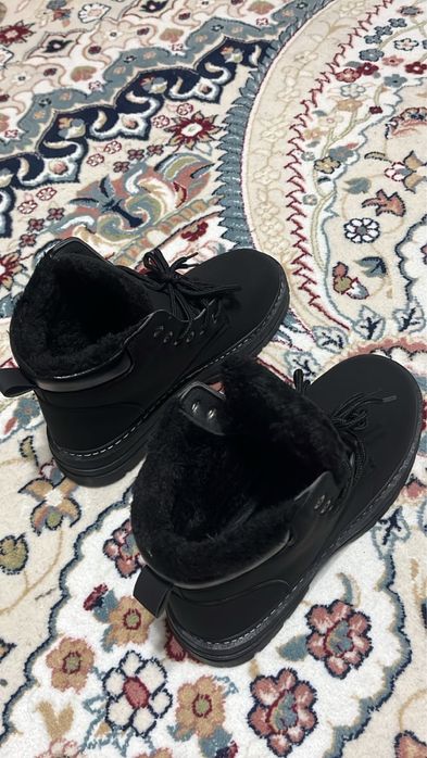 Продам зимние ботинки