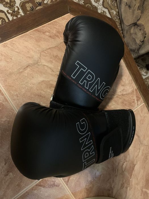 Vand manusi kickboxing .