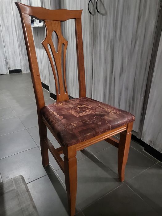 Продавам кухненски столове