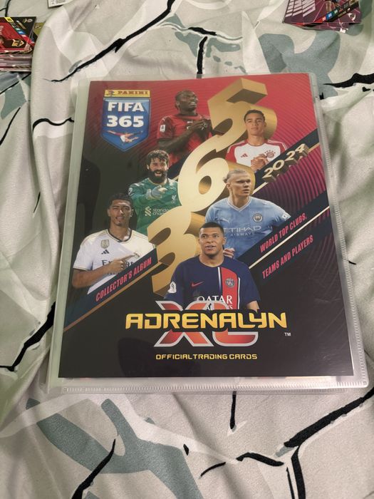 Album cu cartonase de fotbal + alte cartonase