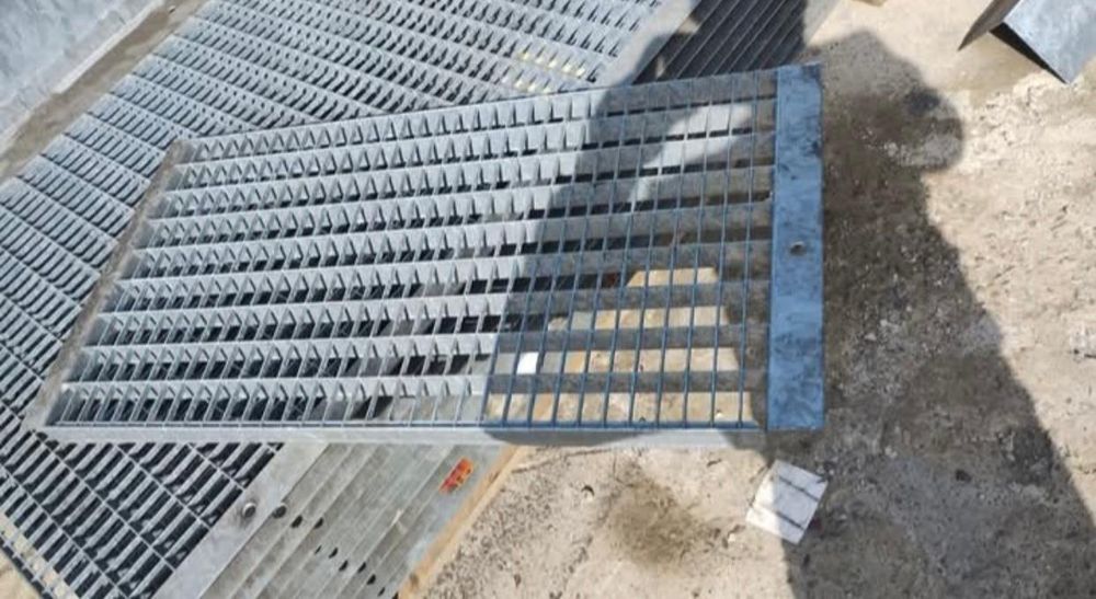 Trepte zincate 074x247