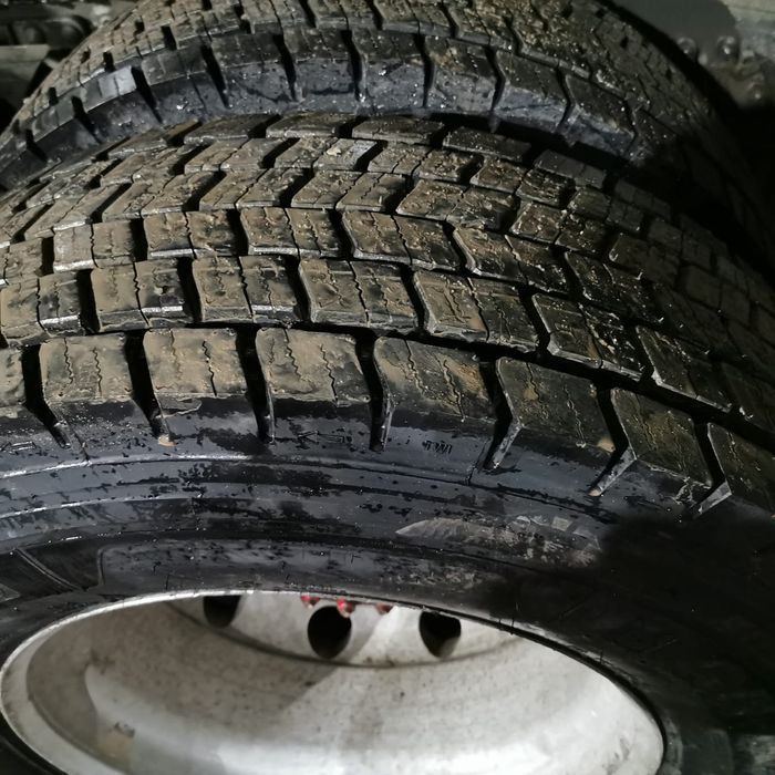 Volvo EEV 460 și semiremorcă schmitz bascula