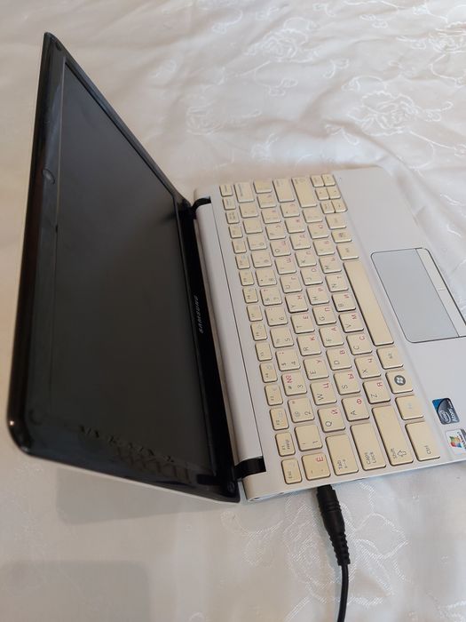 Продам на запчасти нетбук