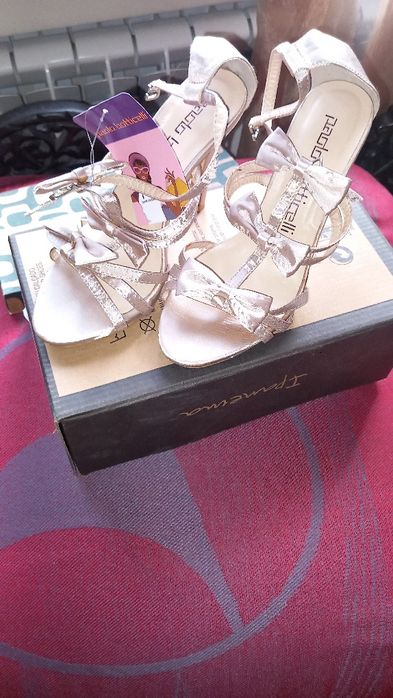 Нови дамски сандали номер 35