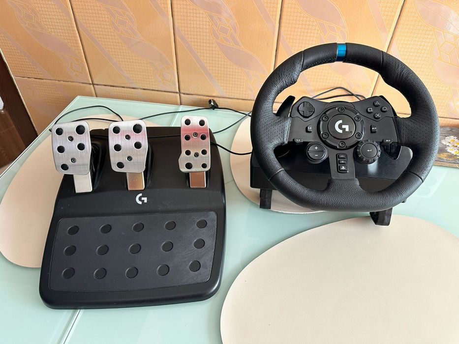 Volan gaming logitech TrueForce G923