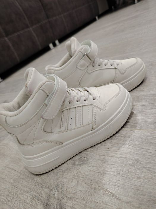 Детские кроссовки осень