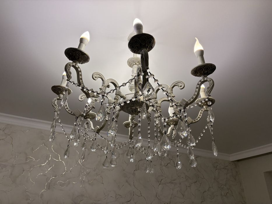Люстра жақсы жағдайда