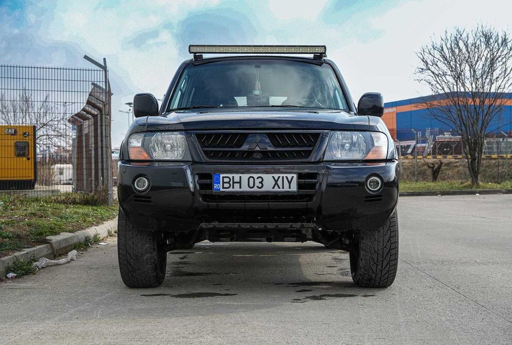 Pajero 3.2 DID 4x4 2005 Autoutilitară Lift Kit, LED Bar, Offroad