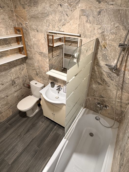 Inchiriez apartament 4 camere