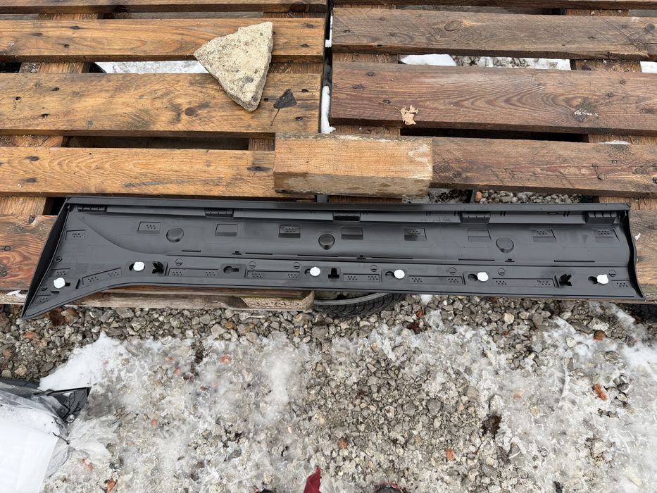 Лайстна врата Volvo XC40