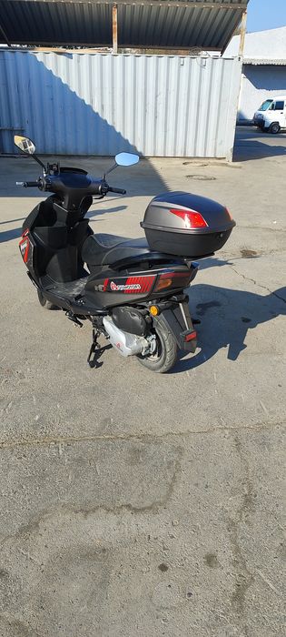 Бензинли скутер сотилади. Холати ало