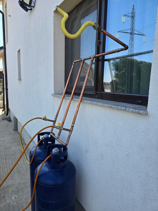 Vând două butelii GPL 80 de litri cu centralina si regulatoare.