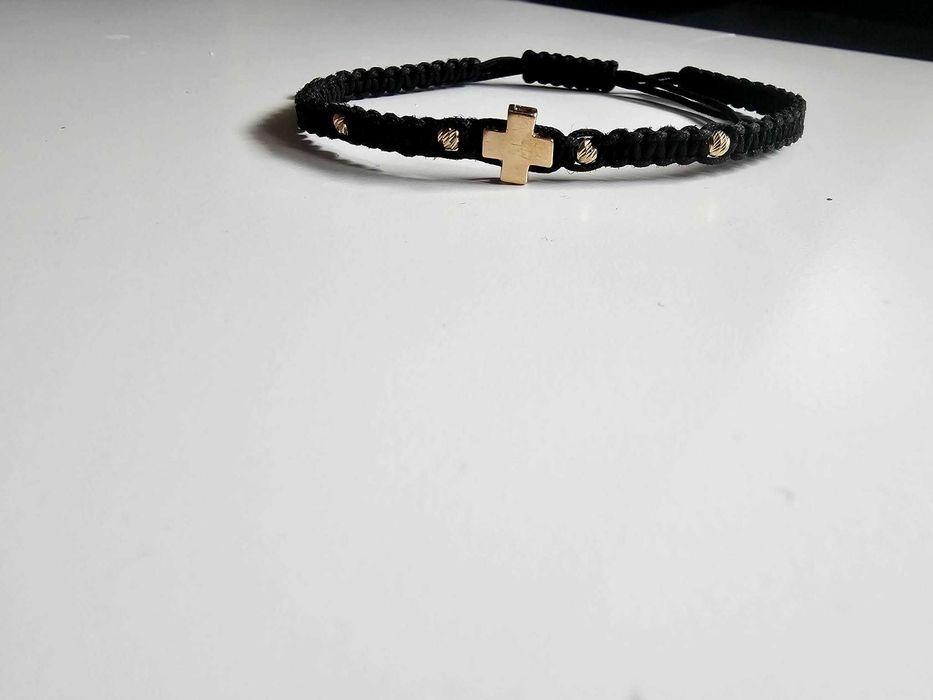 Мъжка гривна с конец и 14 карата златен елемент кръст .