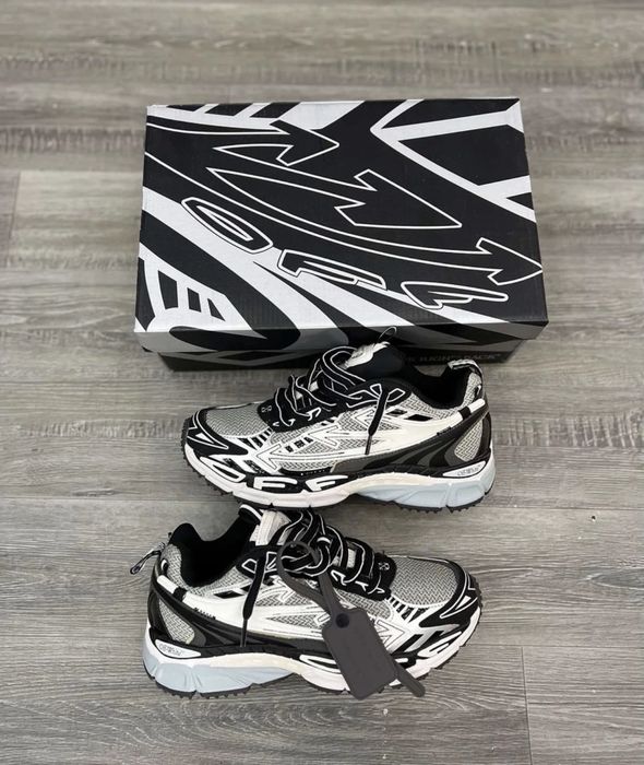 Off-White "Be Right Back&White